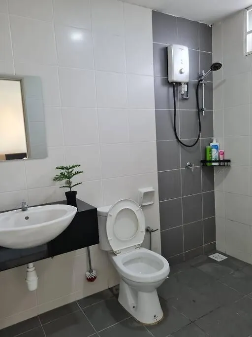 3Storey House 13Pax Family Suite Bayan Lepas Holiday home