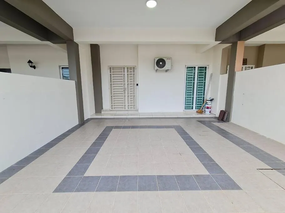 3Storey House 13Pax Family Suite Bayan Lepas Holiday home